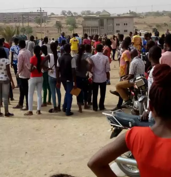 JAMB Candidates Beat Up Security Men In University of Agriculture, Makurdi (Photos)